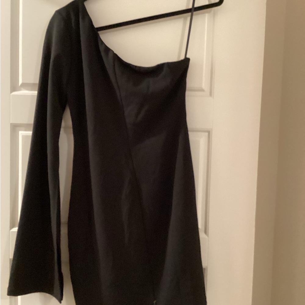 Elegant Black One-Shoulder Mini Dress